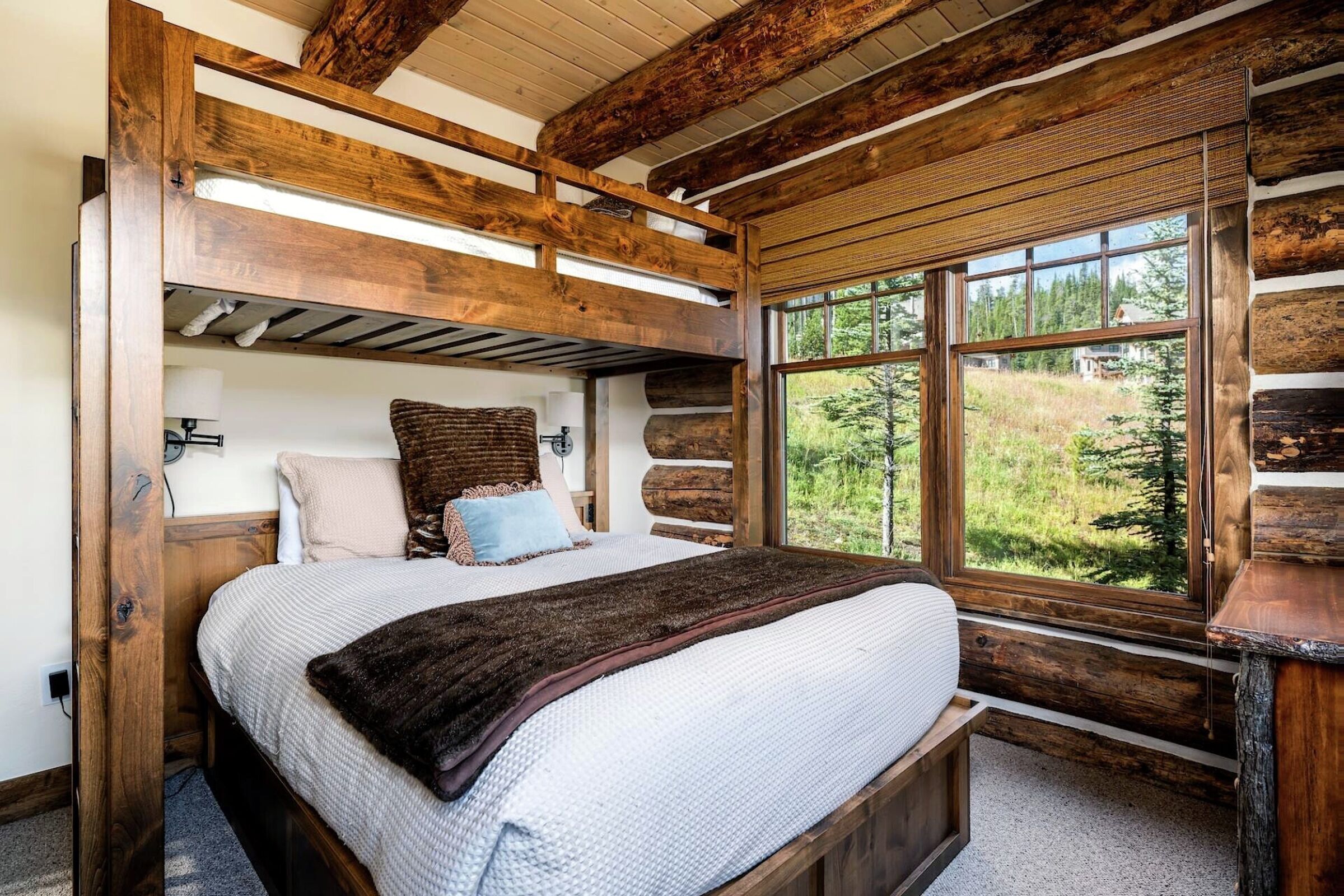 #12 Manitou - Bedroom