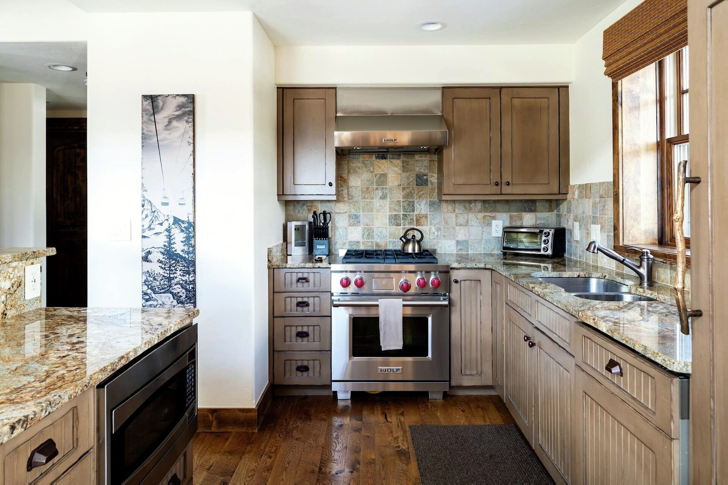 #12 Manitou - Kitchen