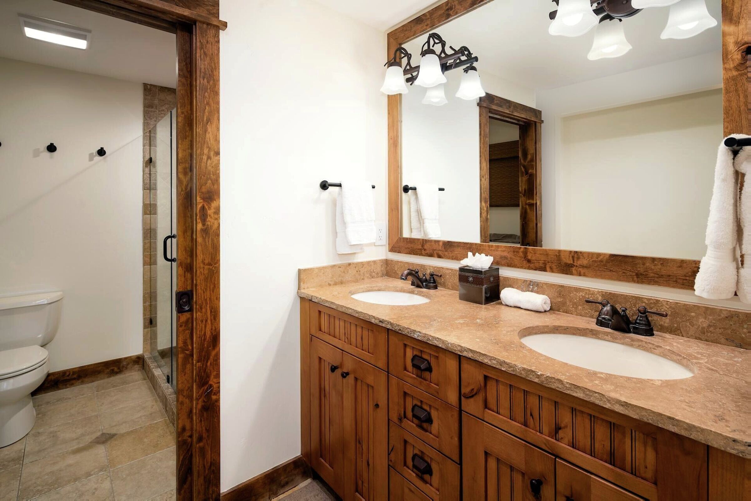 #12 Manitou - Master Ensuite Bathroom