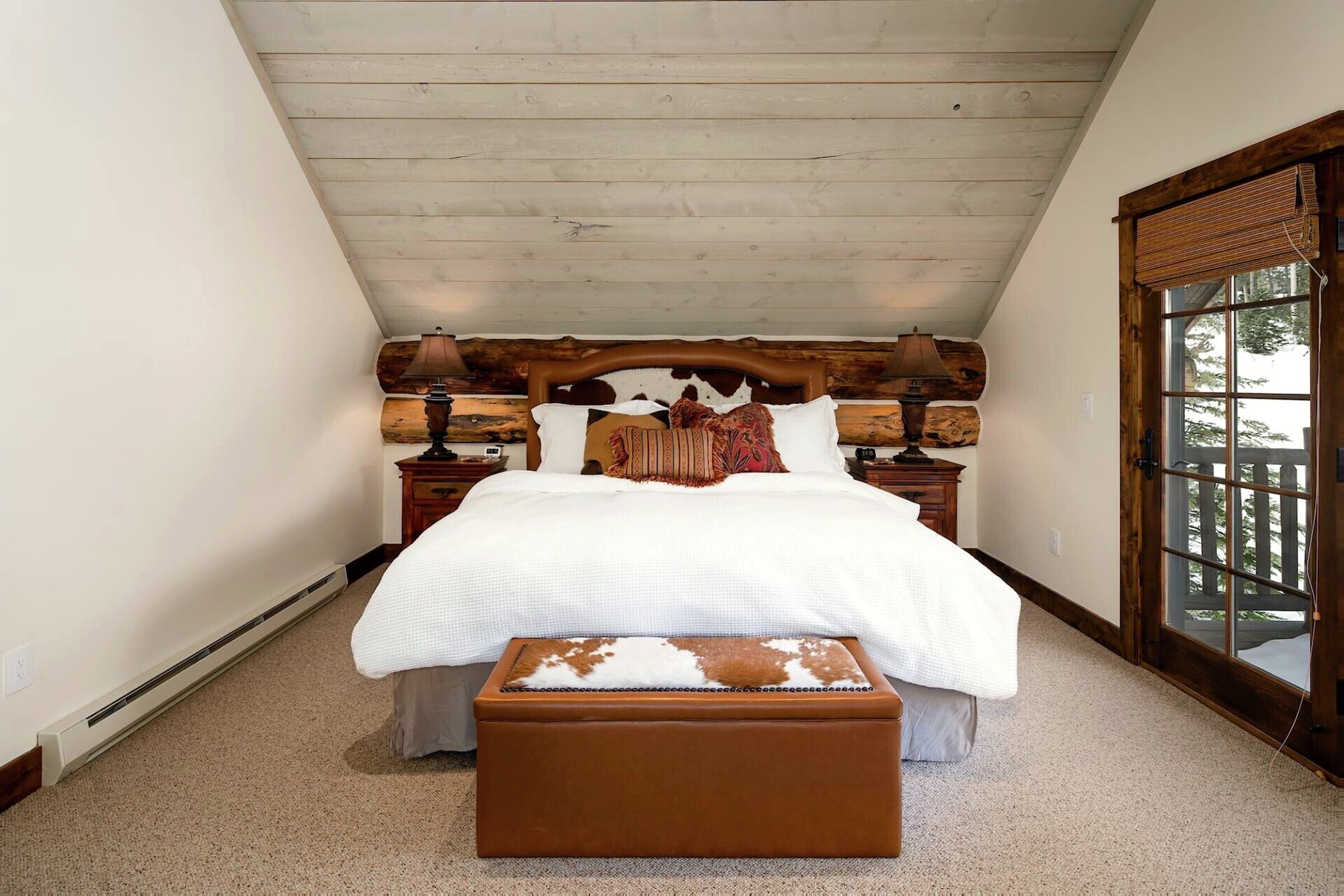#12 Manitou - Master Bedroom