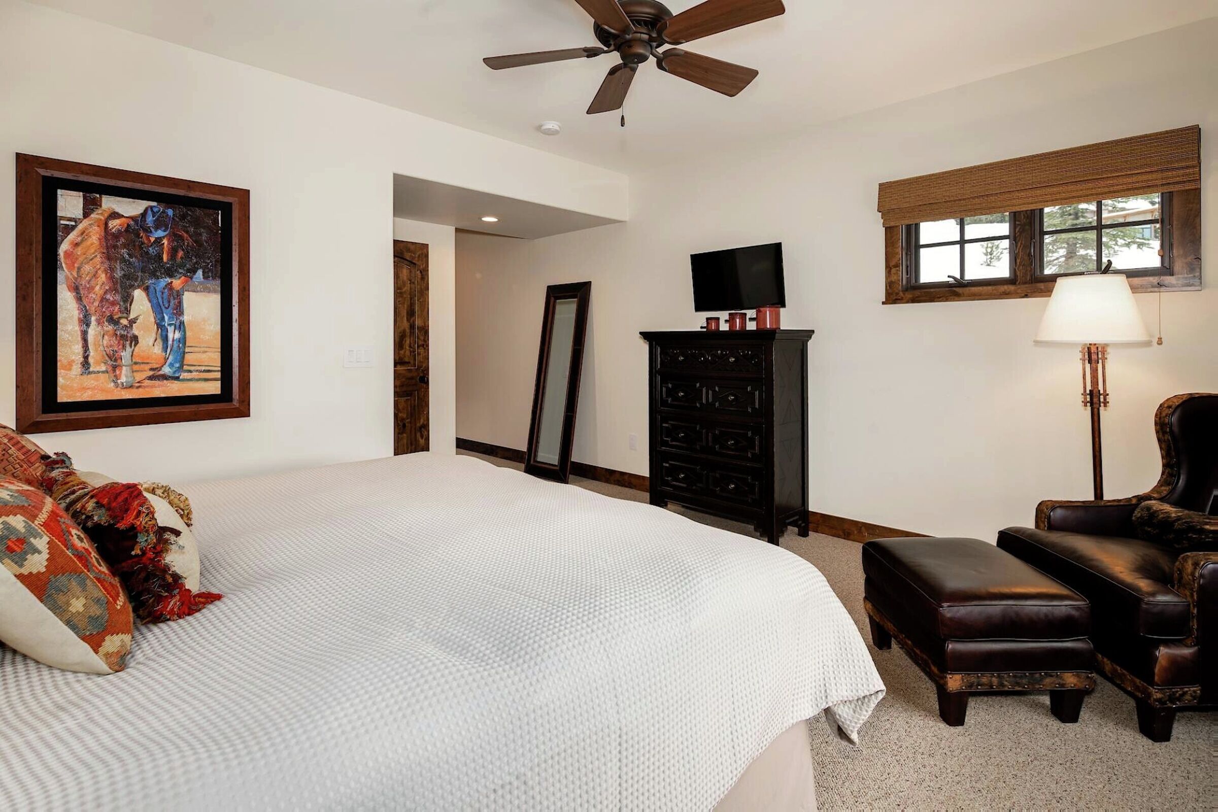 #12 Manitou - Bedroom