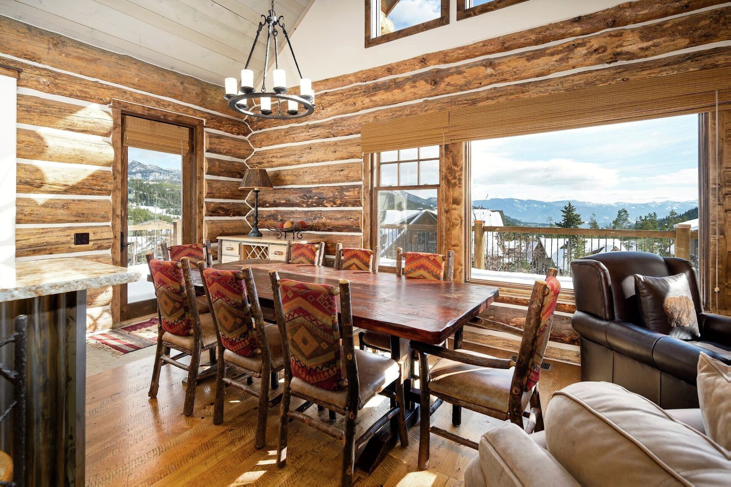 #12 Manitou - Dining Area