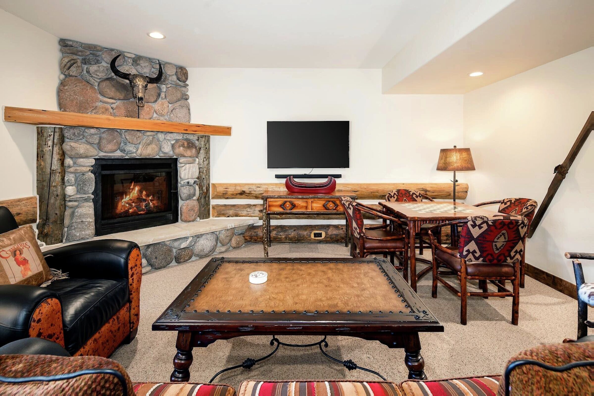 #12 Manitou - Family Room