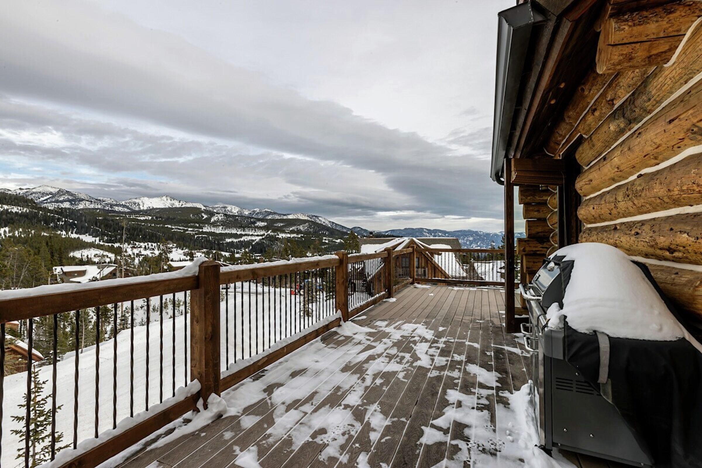 #12 Manitou - Balcony with BBQ