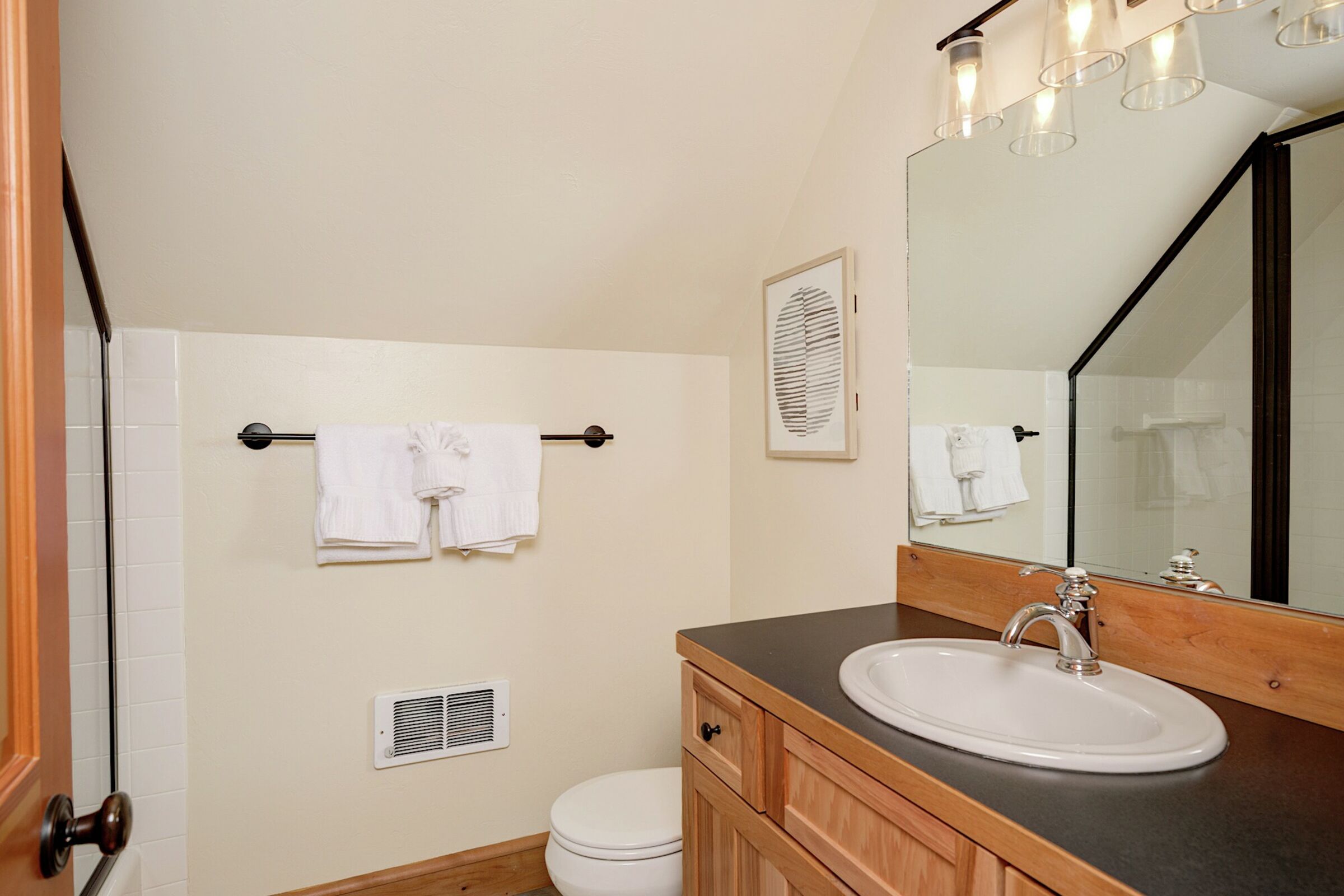 #6 Rose Bud - Master Ensuite Bathroom