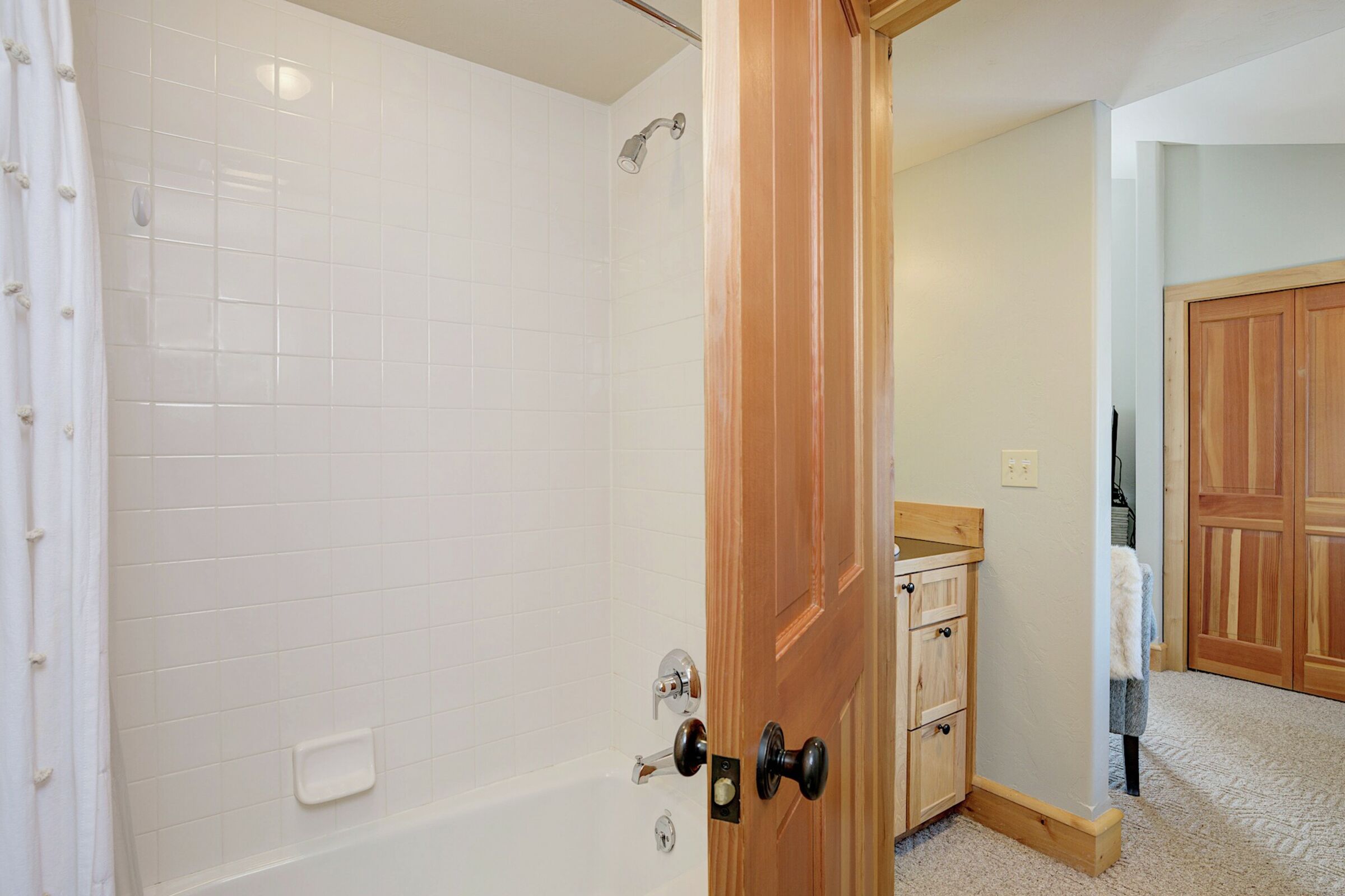 #6 Rose Bud - Ensuite Bathroom