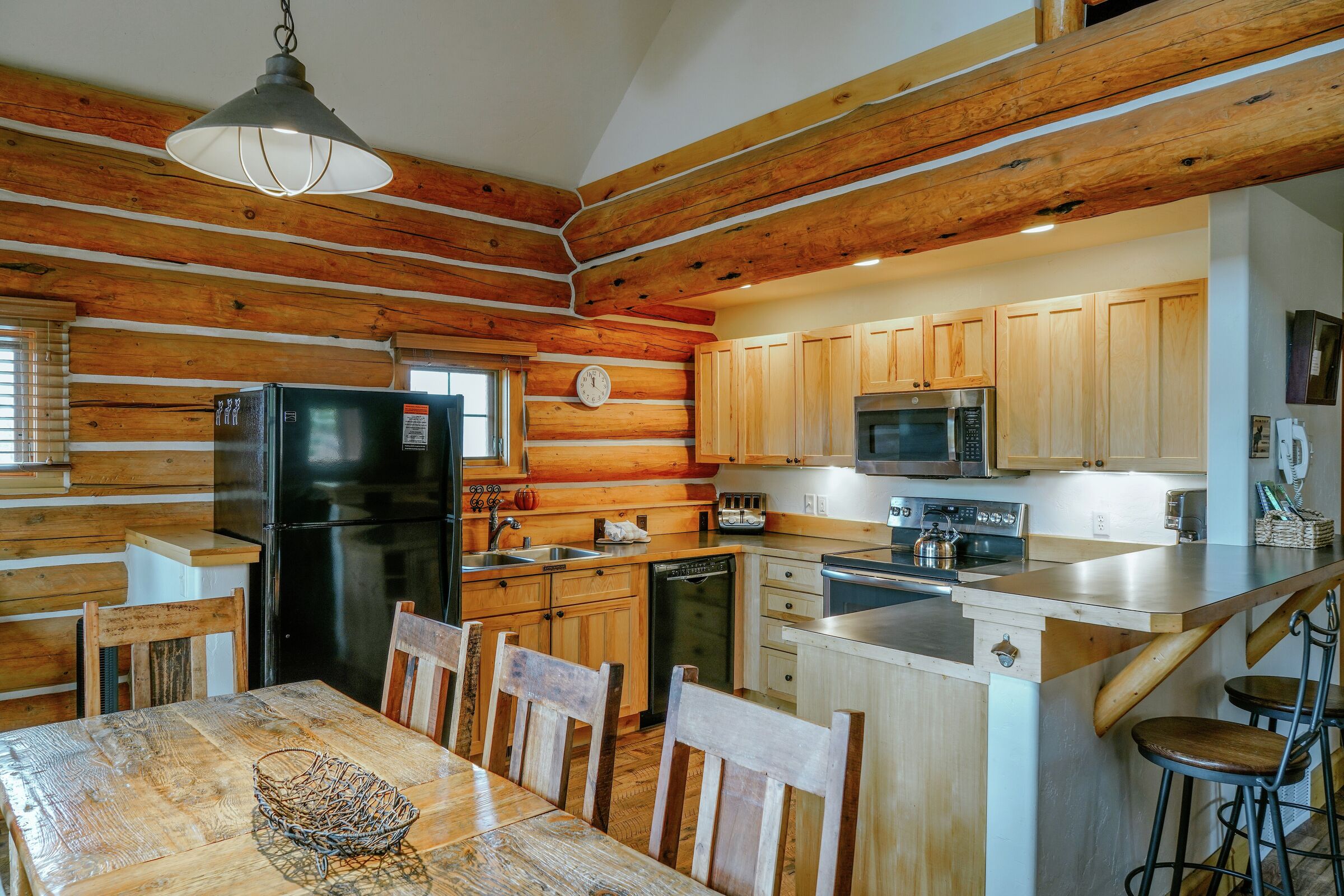 Dining Area & Kitchen