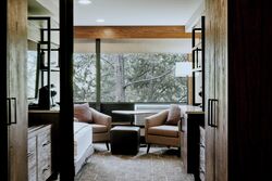 2 Queen - Living Room