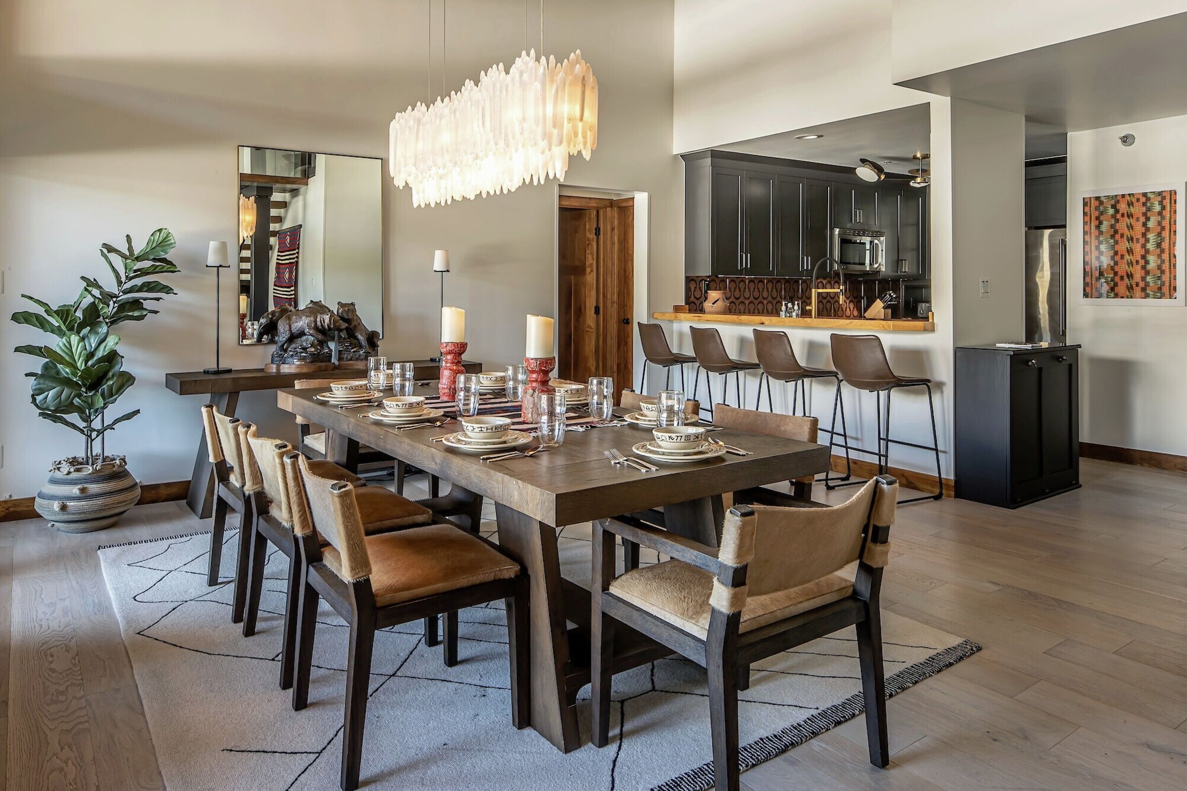 #1733 - Dining Area & Kitchen