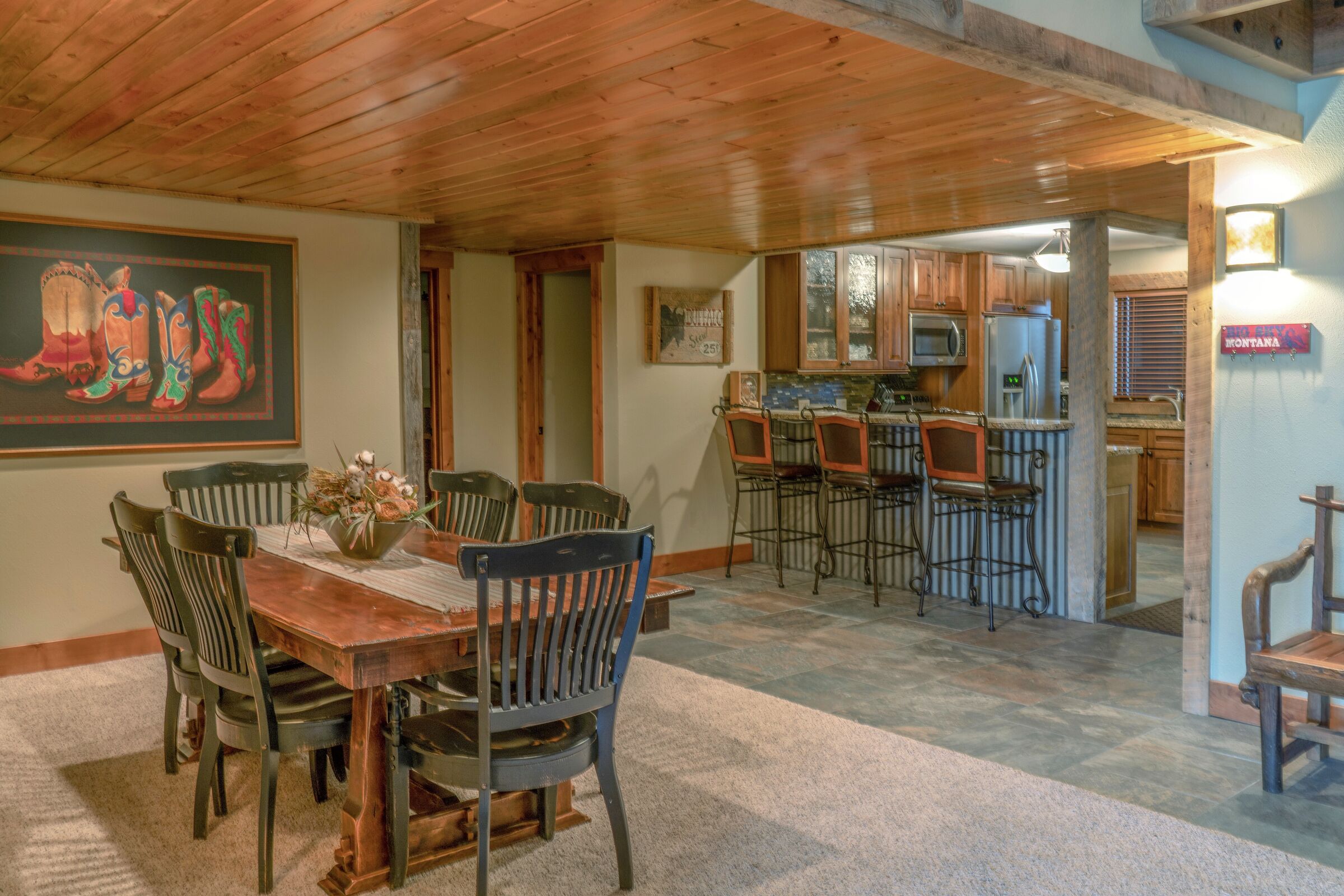 Dining Area & Kitchen