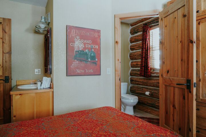 2 Bdrm 2 Bath HT - Ensuite Bathroom
