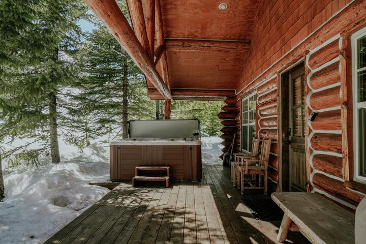 2 Bdrm 2 Bath HT - Deck with Hot Tub