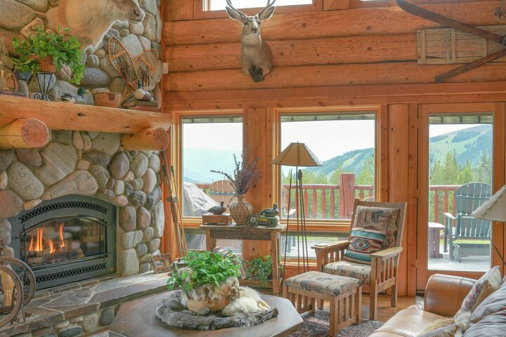 5 Bdrm 5 Bath HT - Living Area