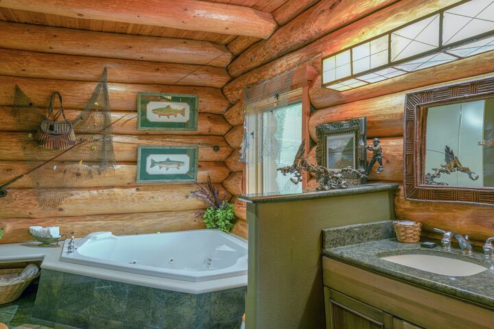 5 Bdrm 5 Bath HT - Master Ensuite Bathroom