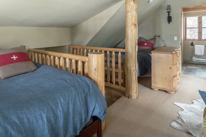 3 Bdrm + Loft HT-2 Lower Mountain Home - Loft Sleeping Area