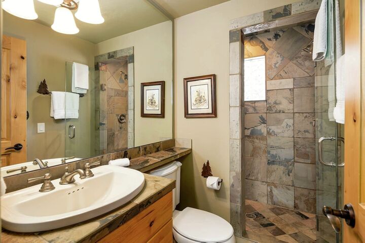 3 Bdrm + Loft HT-38B Cowboy Heaven - Bathroom