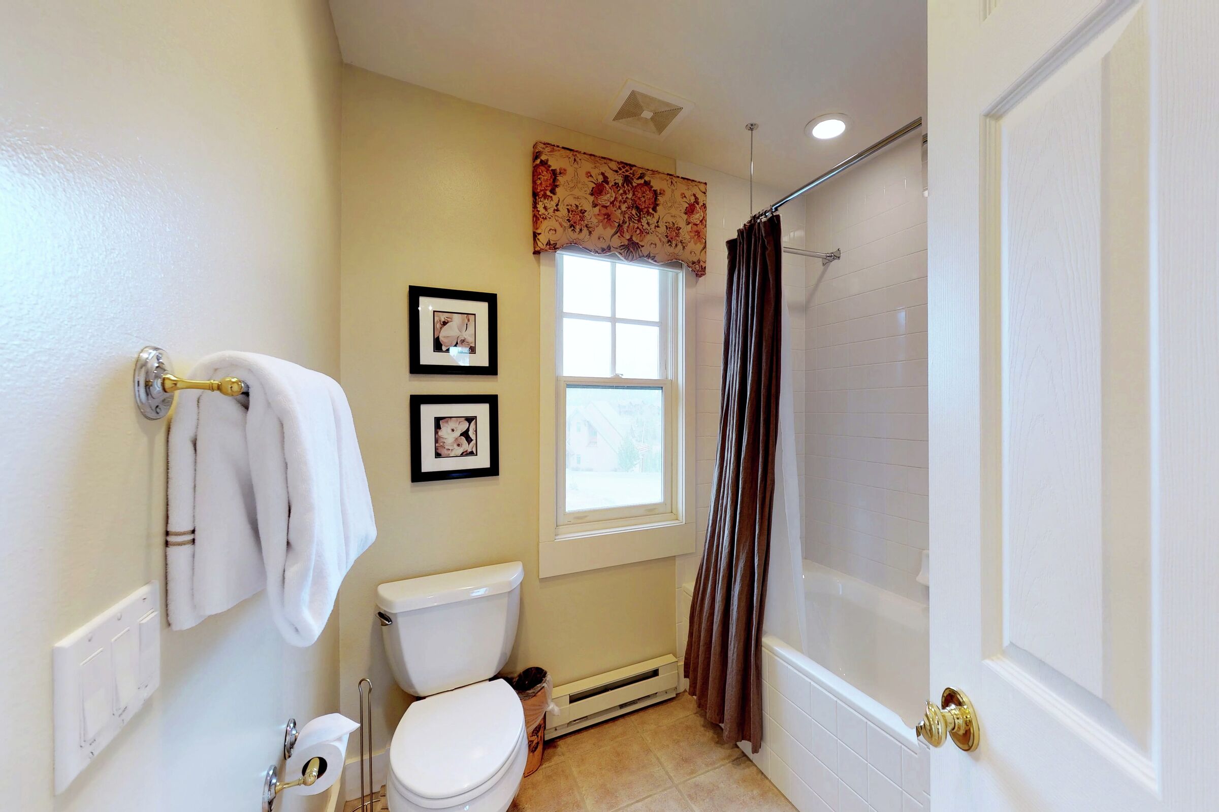 #J2 - Master Ensuite Bathroom