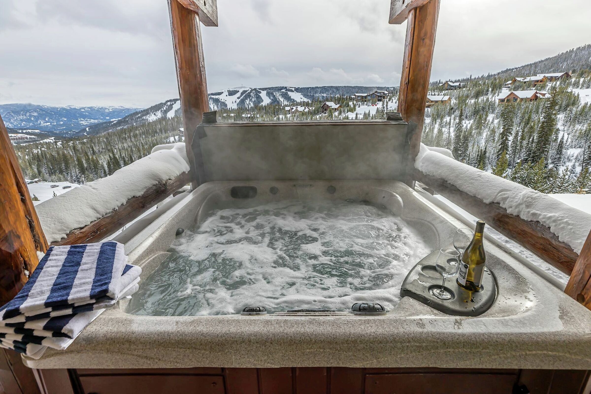 #J3 - Balcony with Hot Tub