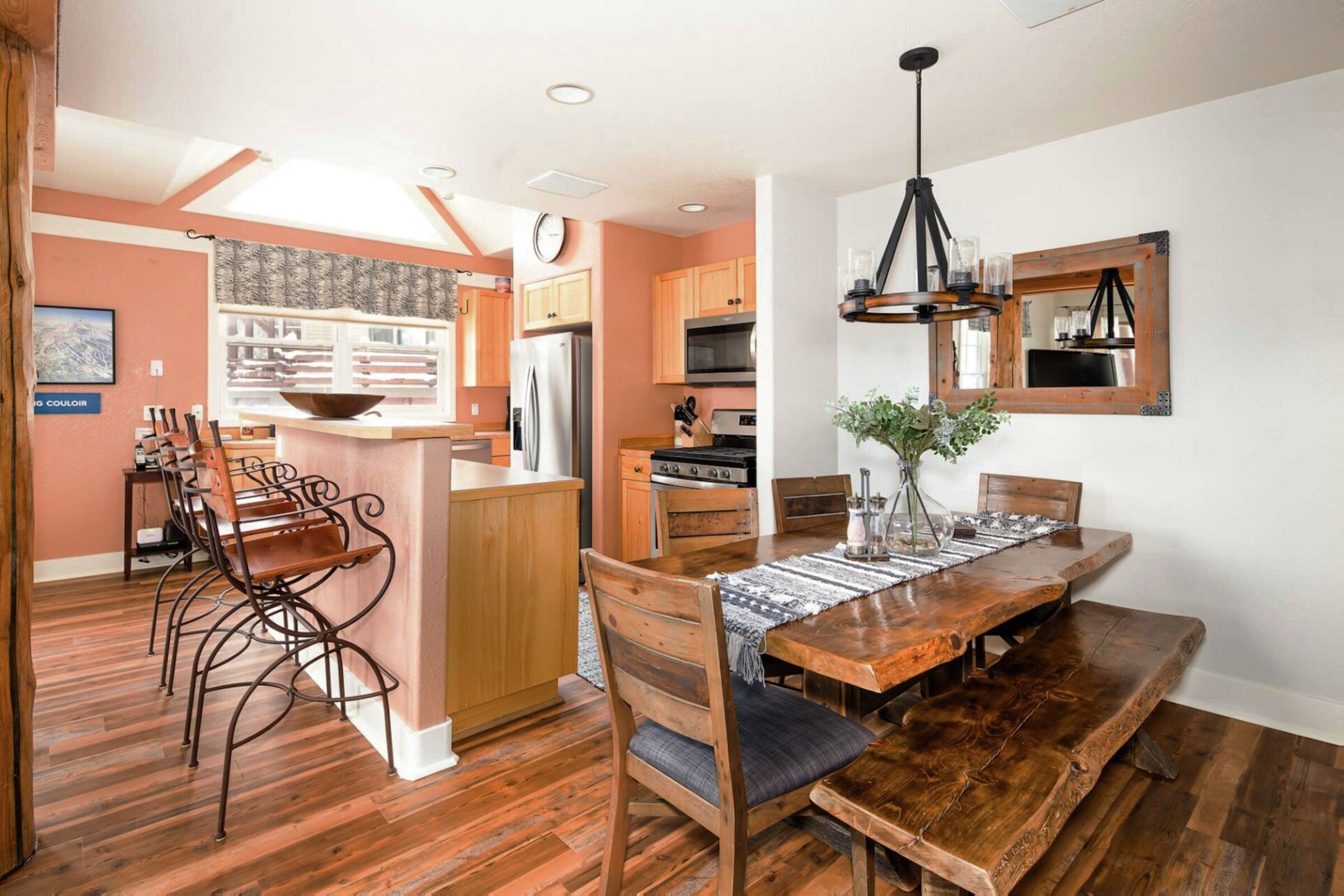 #J1 - Dining Room & Kitchen