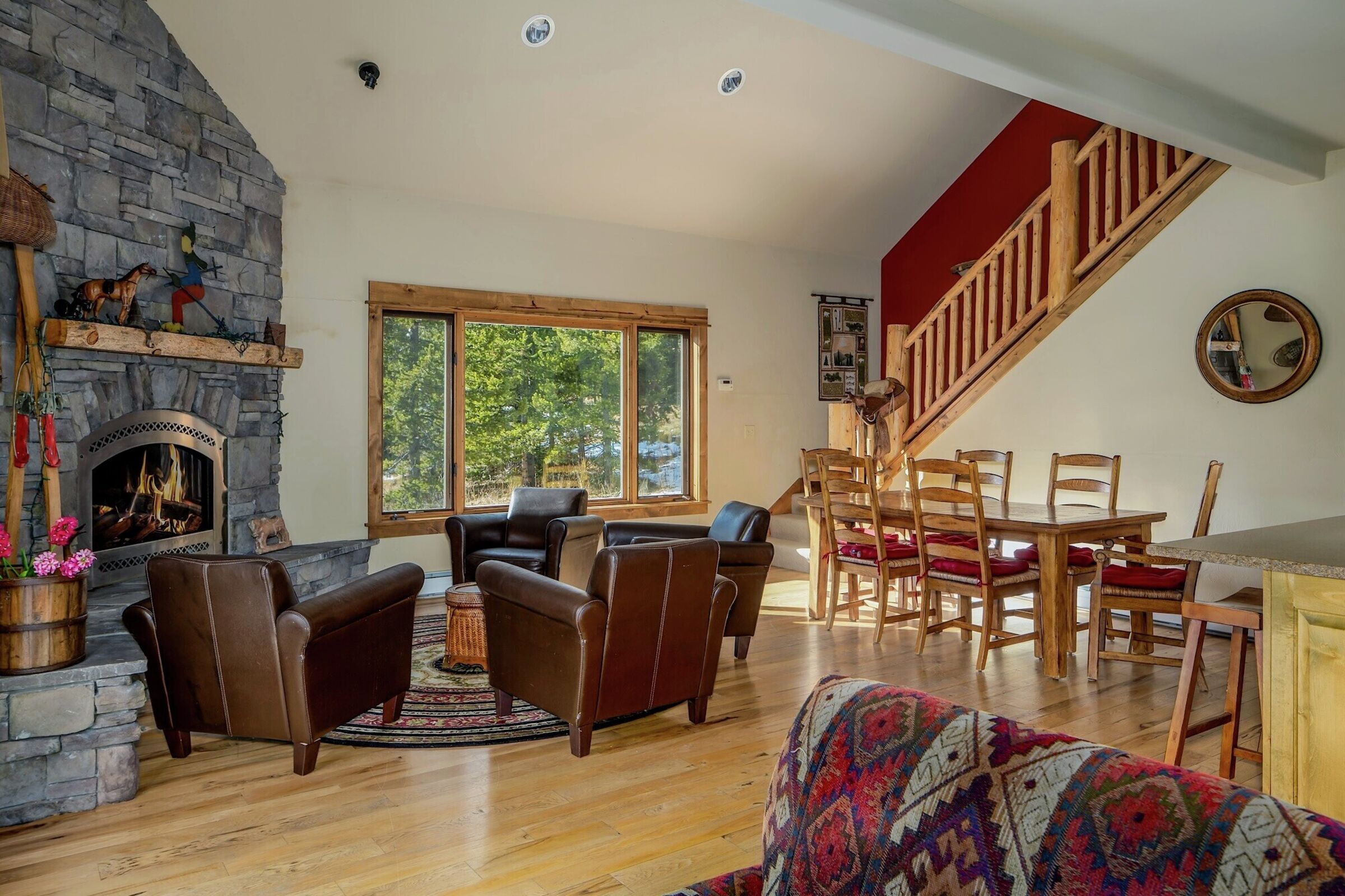 Living Area & Dining Area