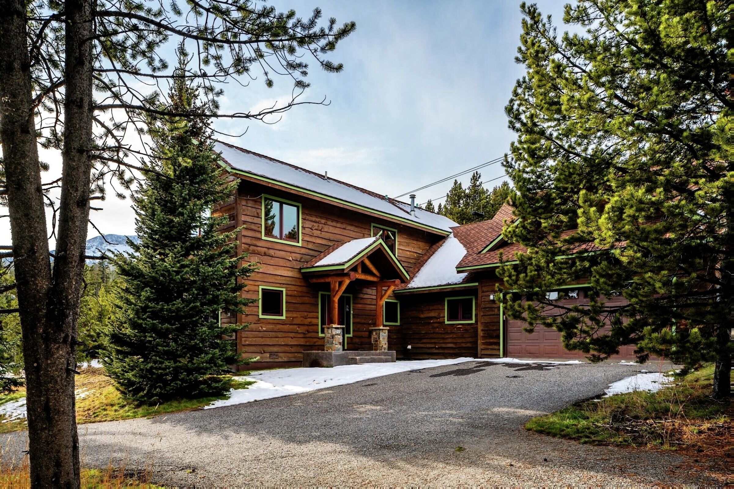 Twin Lift Lodge Exterior - Winter