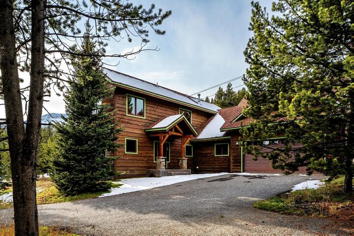 Twin Lift Lodge Exterior - Winter