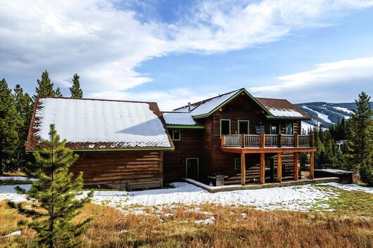 Twin Lift Lodge Exterior - Winter