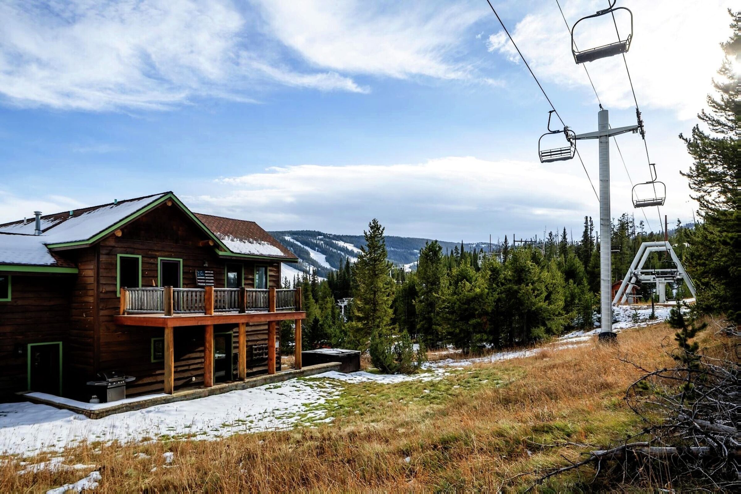 Twin Lift Lodge Exterior - Winter