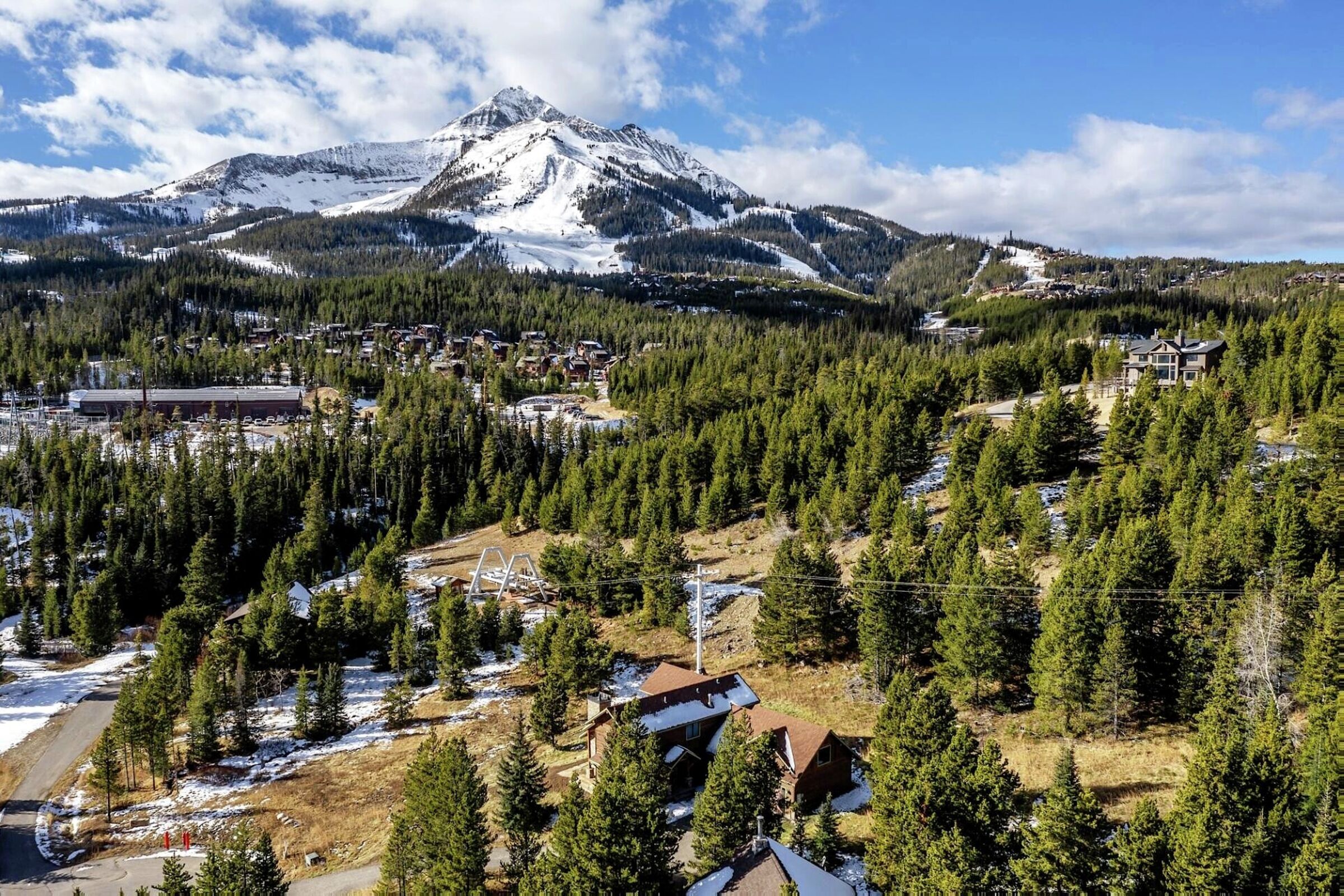 Twin Lift Lodge Exterior - Winter