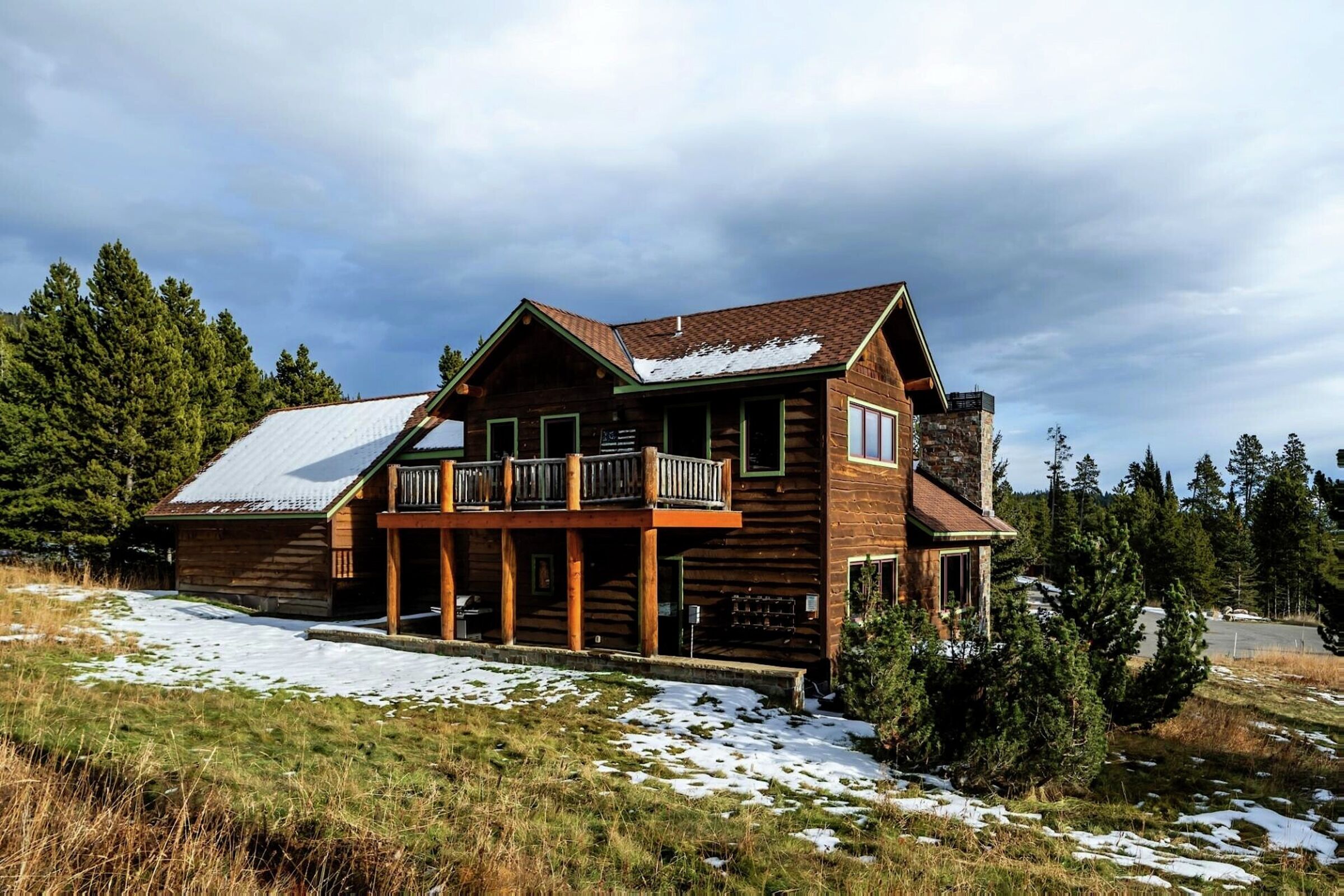 Twin Lift Lodge Exterior - Winter