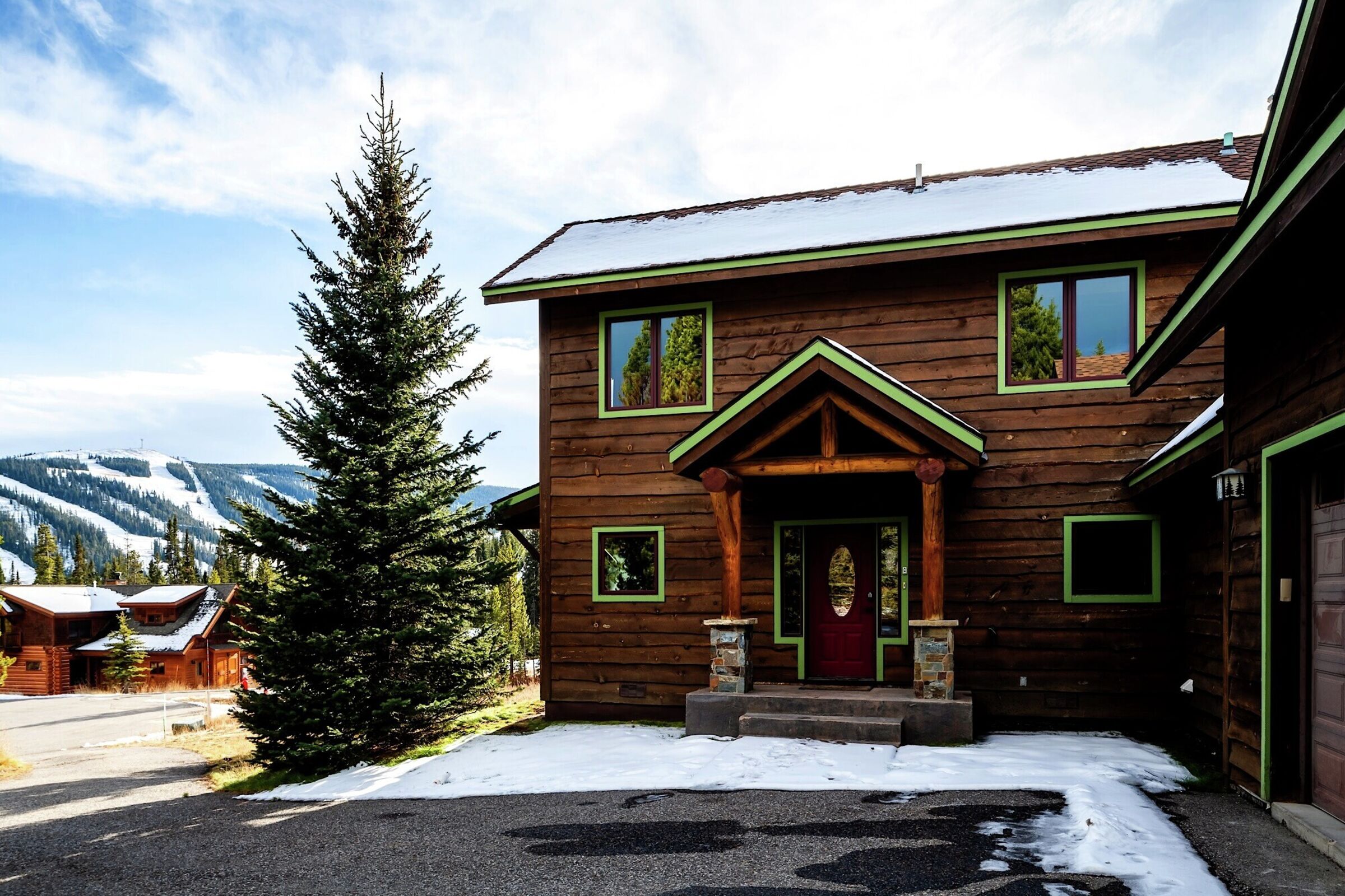 Twin Lift Lodge Exterior - Winter