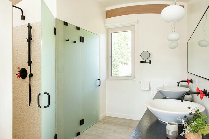 4 Bdrm HT - Master Ensuite Bathroom