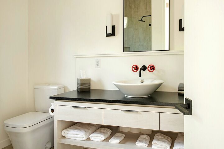 4 Bdrm HT - Bathroom