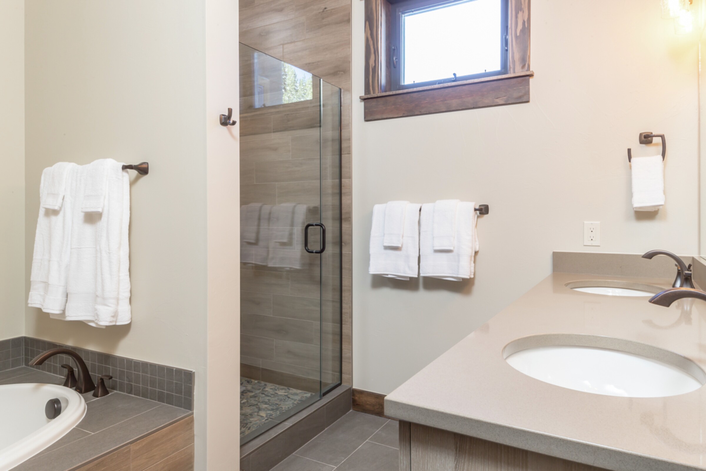 #401B - Master Ensuite Bathroom
