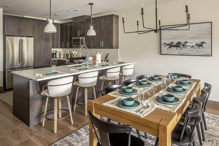 Dining Area & Kitchen