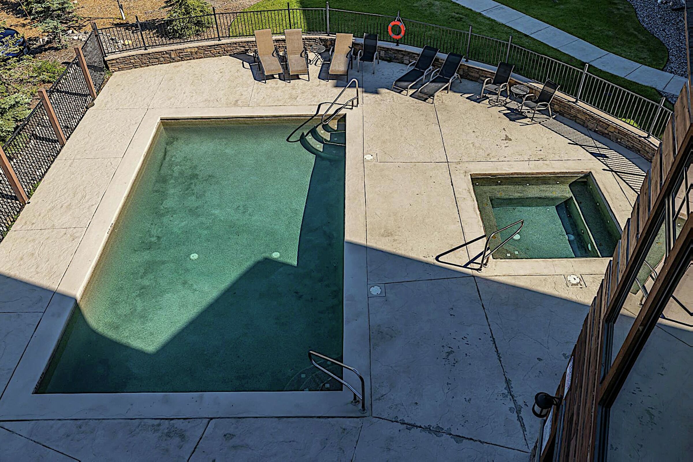 Swimming Pool & Hot Tub