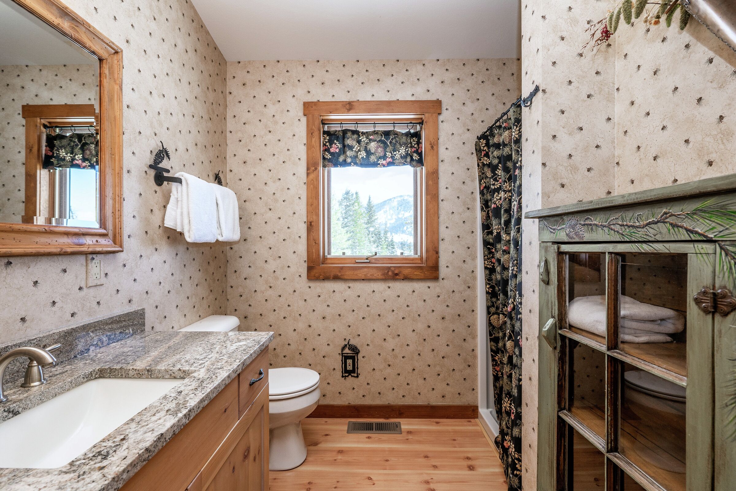 6 Bdrm HT - Bathroom
