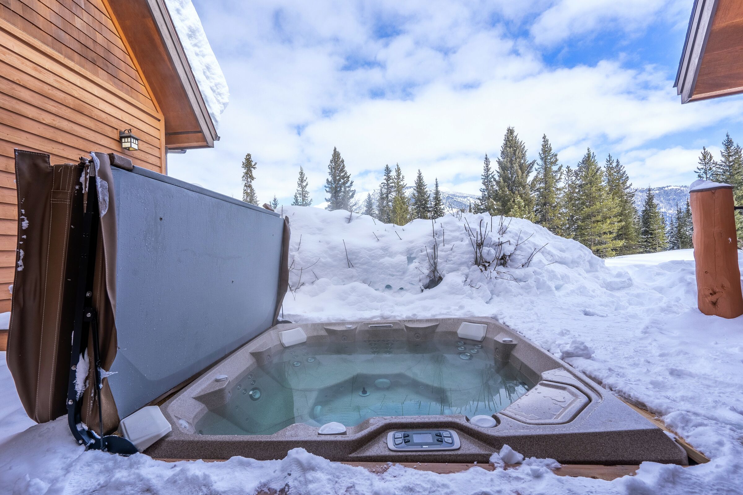6 Bdrm HT - Outdoor Hot Tub