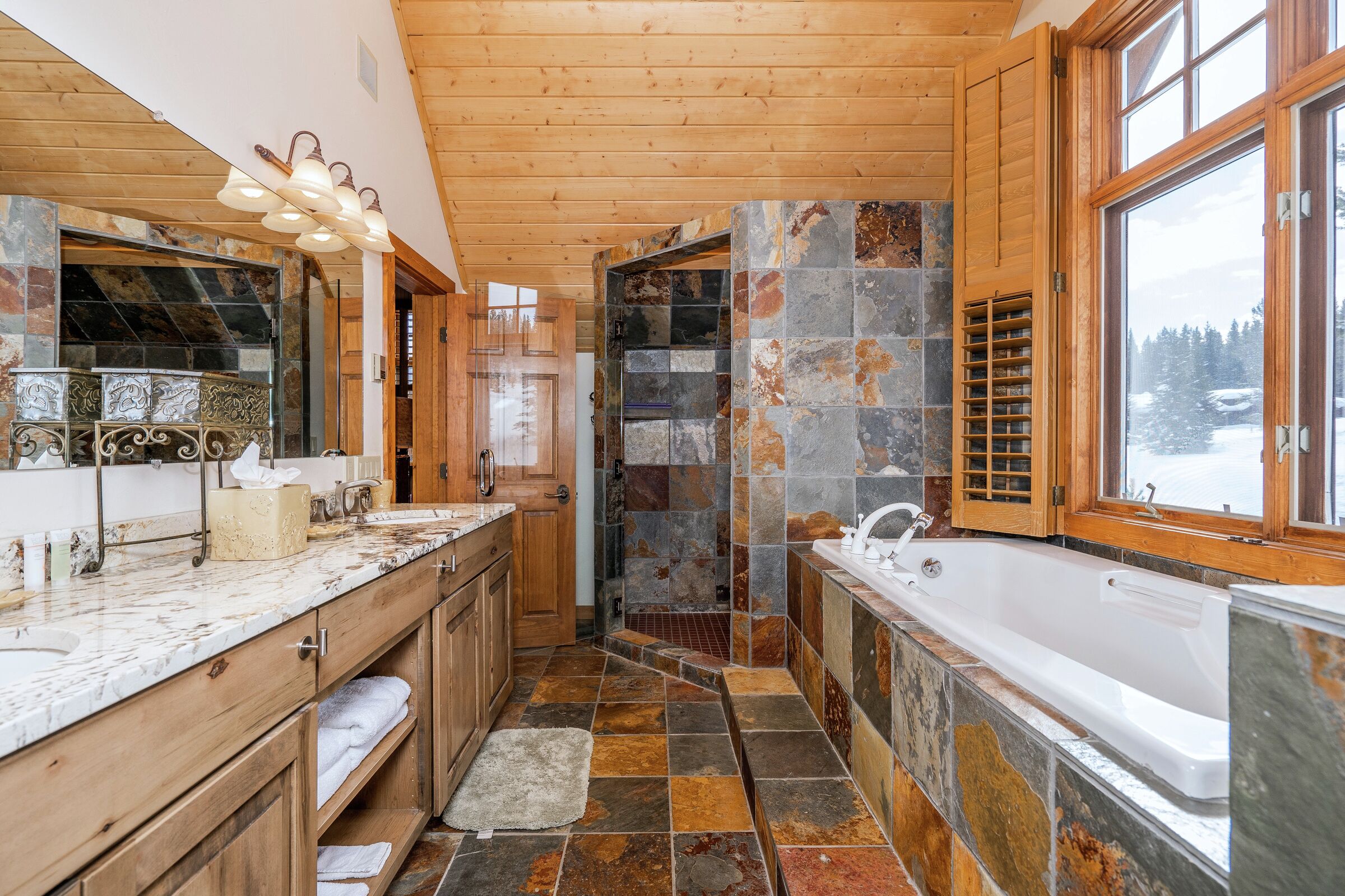 6 Bdrm HT - Master Ensuite Bathroom