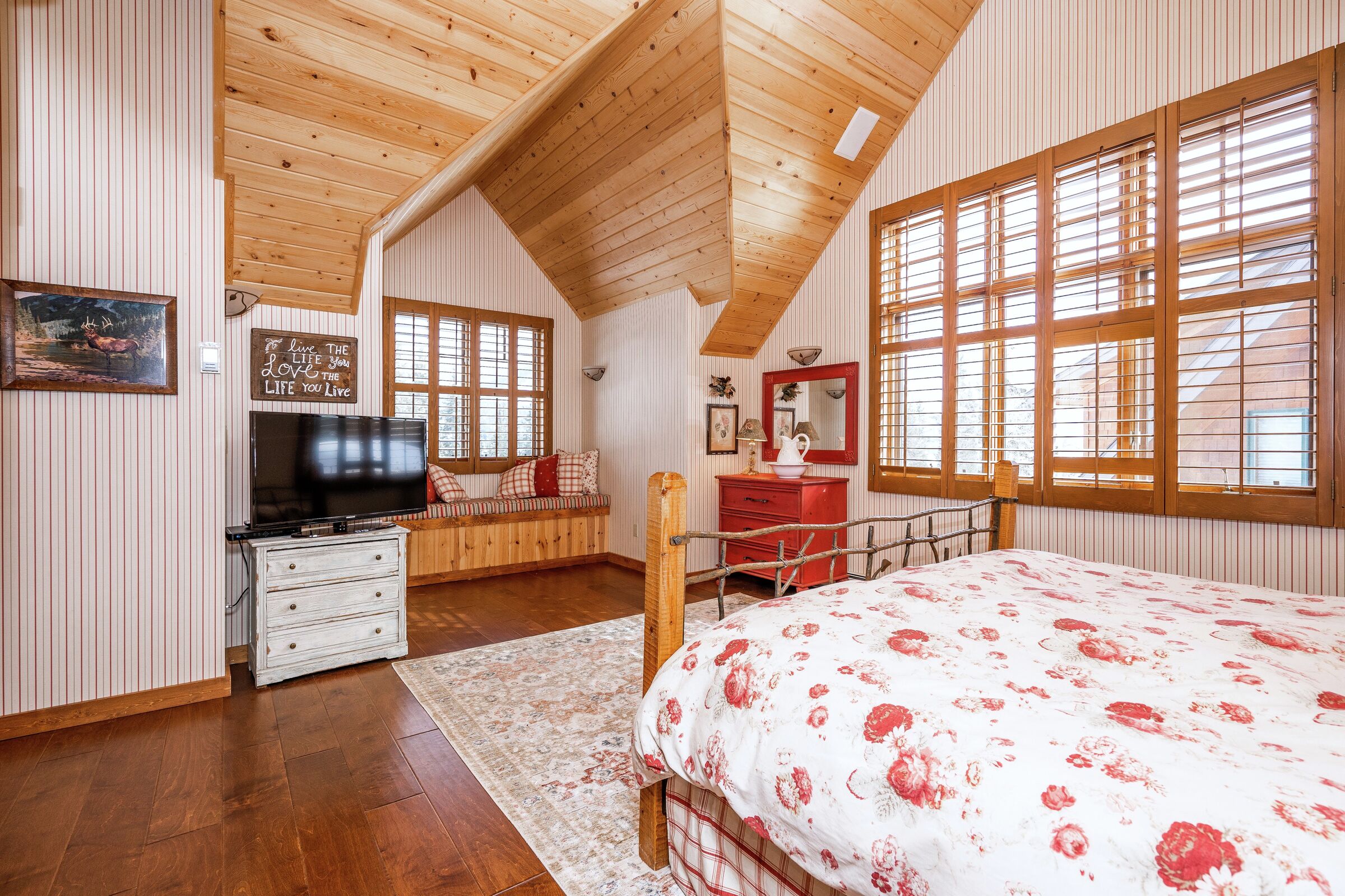 6 Bdrm HT - Master Bedroom