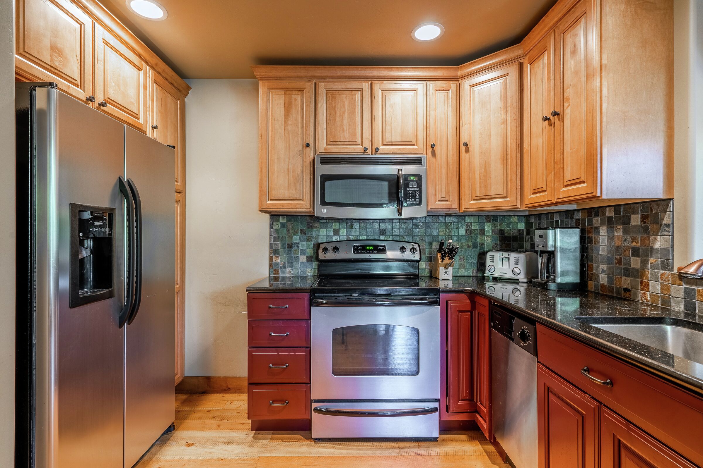 1 Bdrm + Loft - Kitchen
