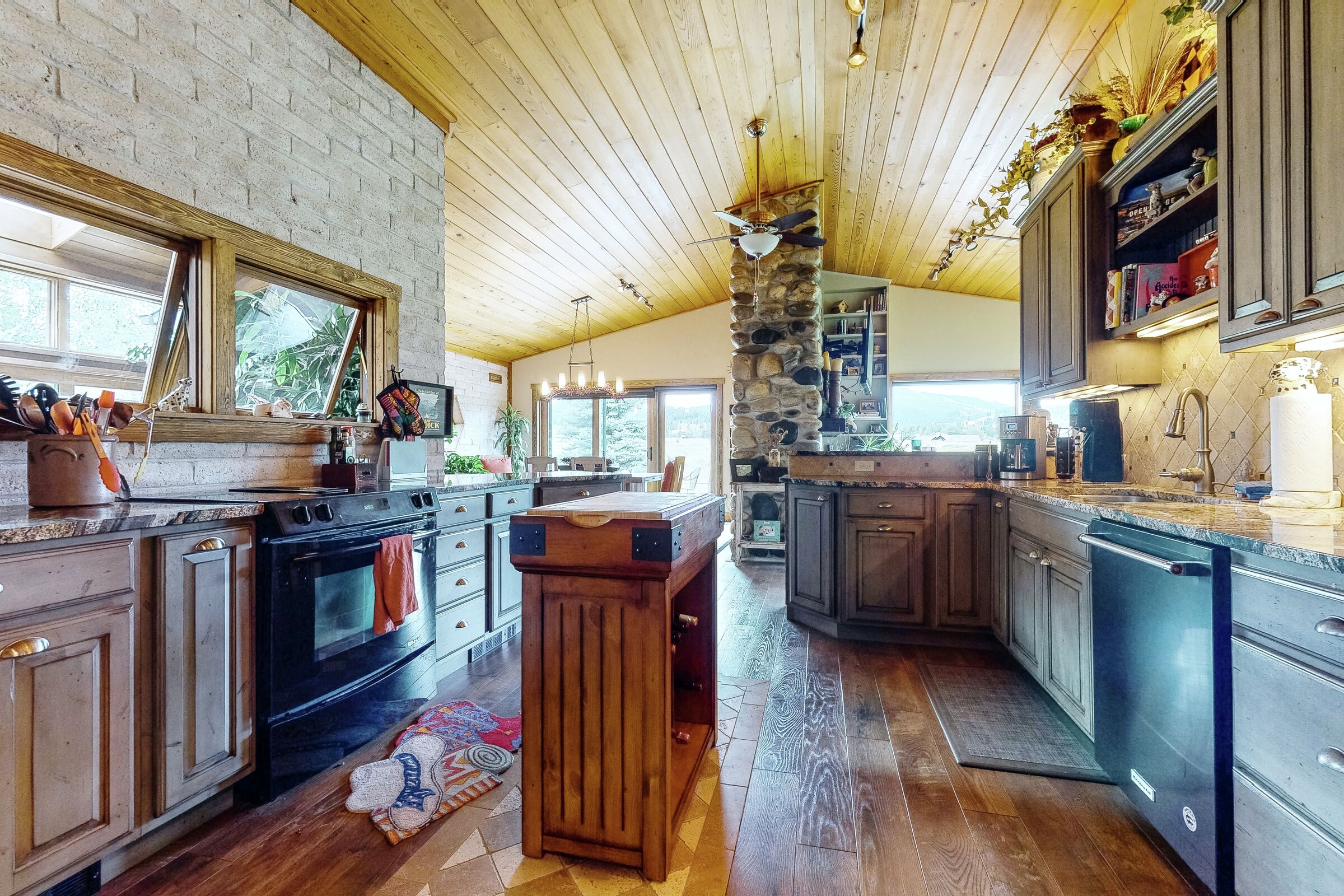 4 Bdrm 3 Bath HT - Kitchen