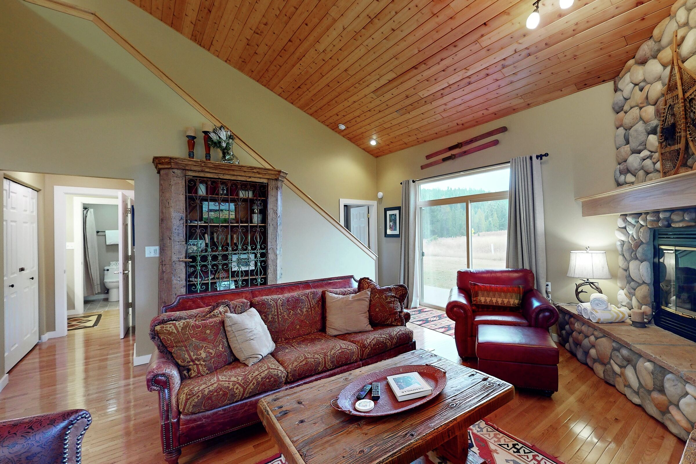 #74 - Mountain Meadow Retreat - Living Area