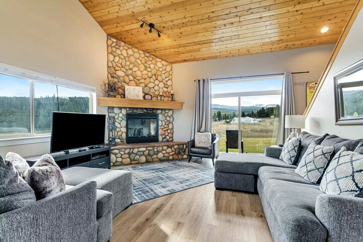 #82 - Living Area
