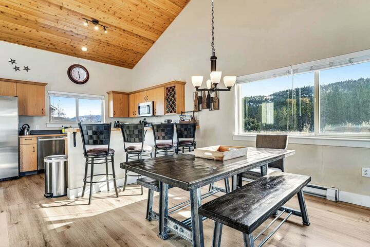 #82 - Dining Area & Kitchen