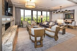 Vista 5 Bdrm Residence - Living Room