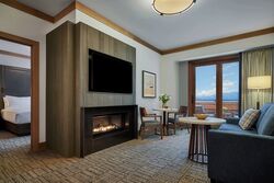 Deluxe Vista 2 Bdrm Suite - Living Area