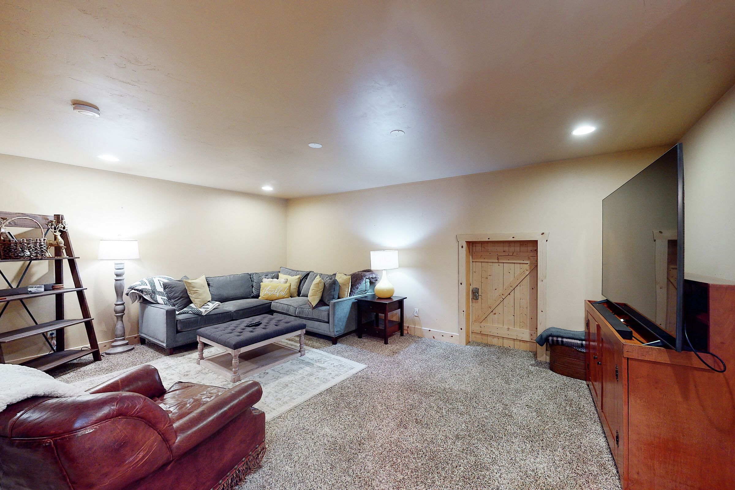 5 Bdrm + Loft HT - Second Living Room