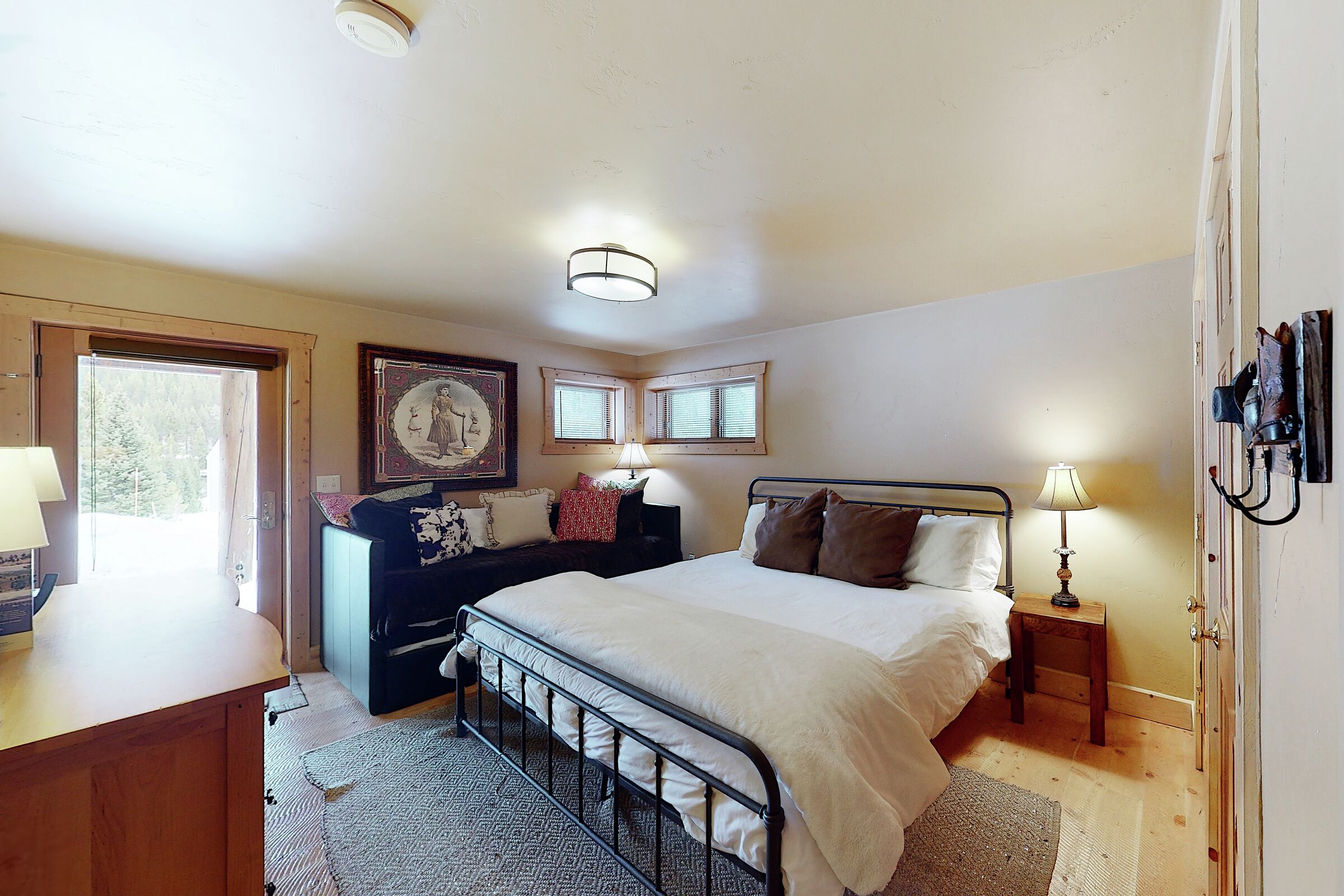 5 Bdrm + Loft HT - Bedroom