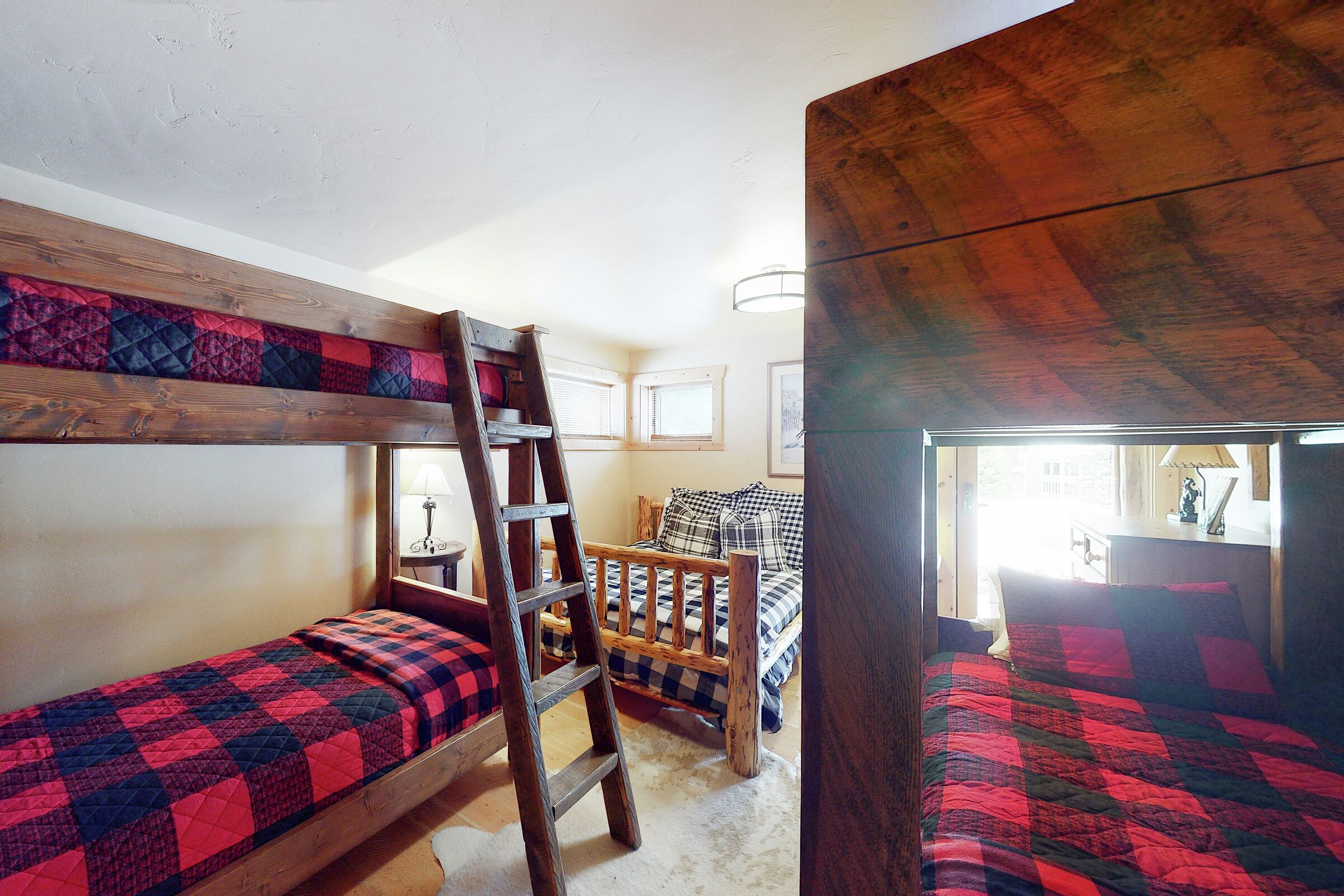 5 Bdrm + Loft HT - Bedroom